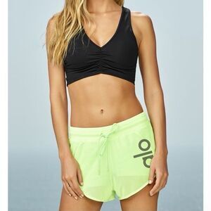 Alo Ambience Short in Neon Lime Size XS